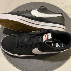 IN BOX - Nike Men’s Court Legacy
